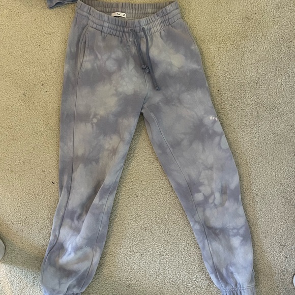 Aritzia Matching Sweatsuit - Picture 3 of 4